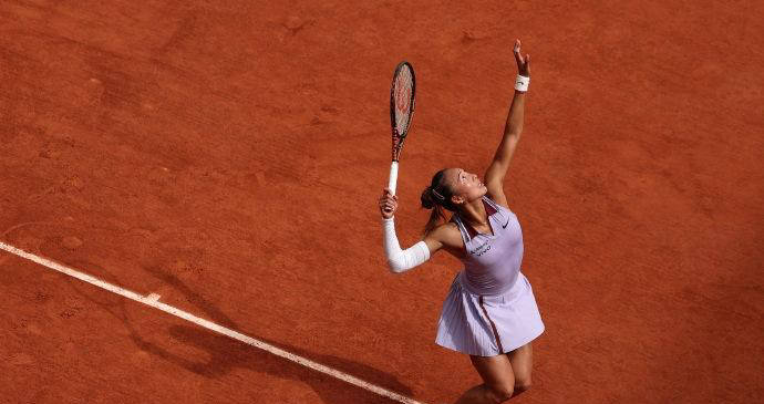 科维托娃意外战胜巴塞罗那，比赛局势复杂引爆全场！