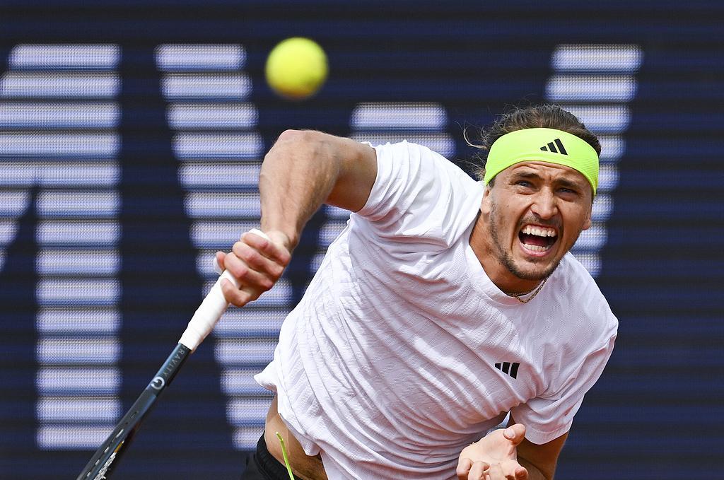 开云手机在线登陆入口-纳达尔重返赛场，反败为胜首场状态出色，巴塞罗那观众沸腾！赛场气氛高涨-开云手机在线登陆入口